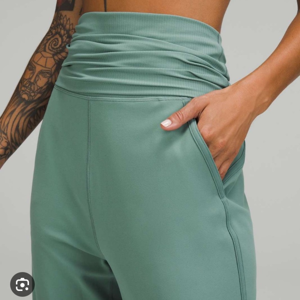 Lululemon Align Ribbed Waist Cropped Jogger in Tidewater Teal